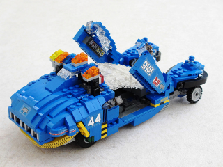 Illustration for article titled Lego Blade Runner Police Spinner